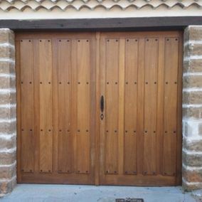 Carpintería El Roble puerta de madera